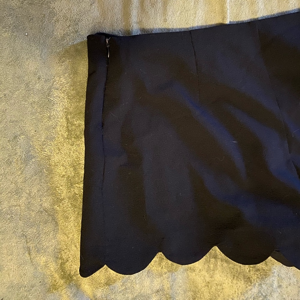 Shorts - Picture 2 of 3